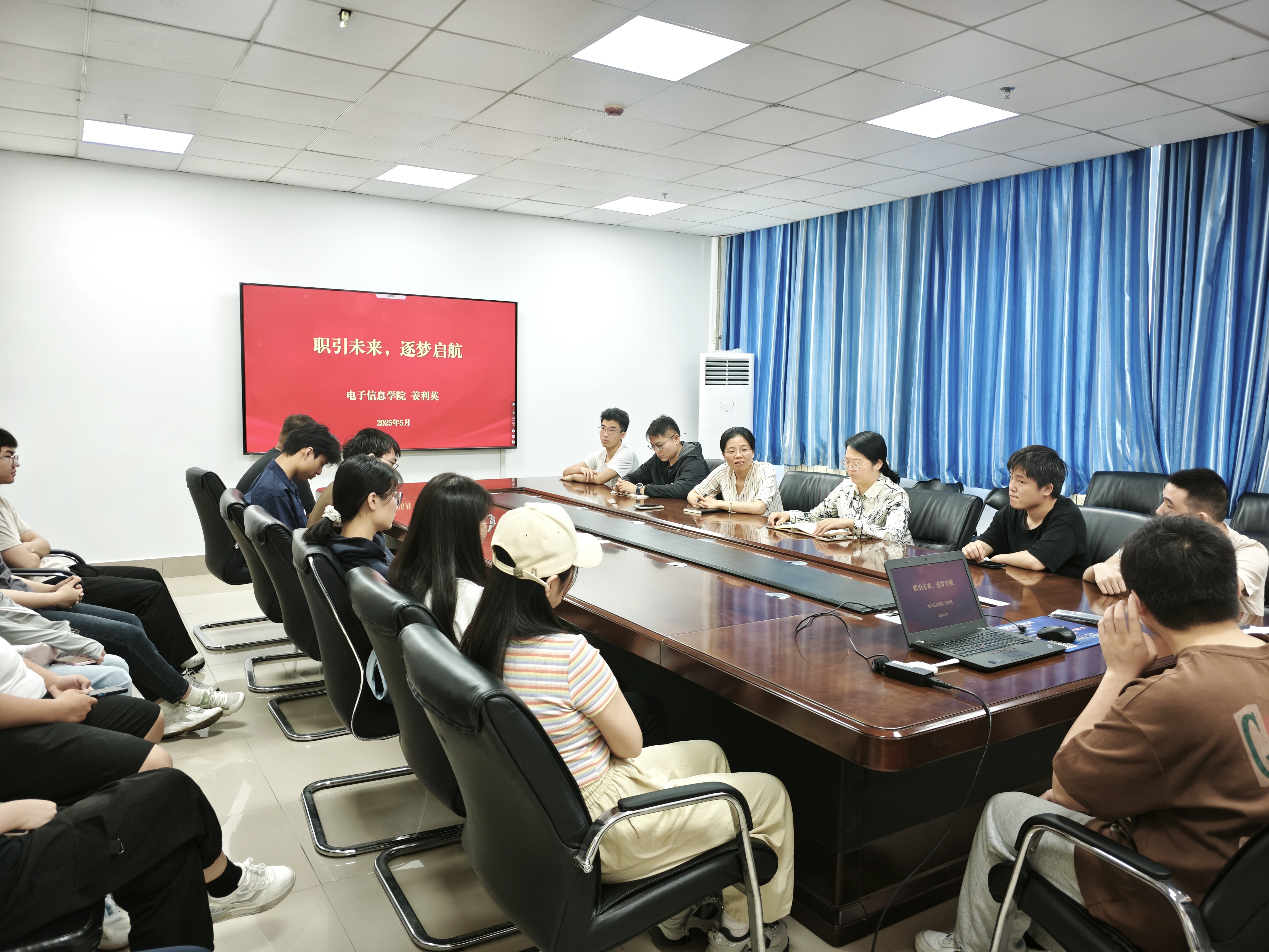 网络赌博
院长讲授专题思政课